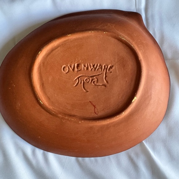 Vintage Thora Ovenware Clamshell Dish - Picture 2 of 3